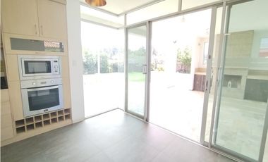 Tumbaco, Casa en Renta, 350m2, 3 Habitaciones