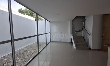 Casa en venta en conjunto cerrado: 3 Habitaciones, garaje y zona de alta valorización