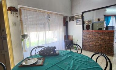 Casa para 2 Familias en venta en Remedios de Escalada Oeste
