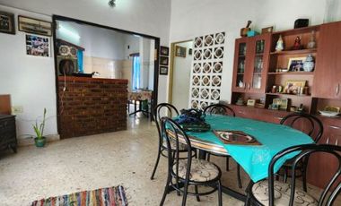 Casa para 2 Familias en venta en Remedios de Escalada Oeste