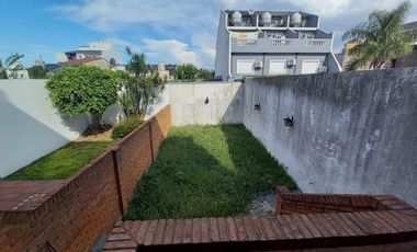Triplex en venta en Villa Luzuriaga