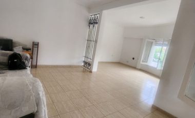 Departamento Tipo Casa en venta en Bernal Oeste