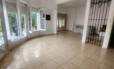Departamento Tipo Casa en venta en Bernal Oeste