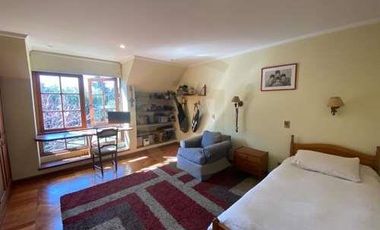 ARRIENDO AMPLIA CASA LOS TRAPENSES - ESTILO INGLES