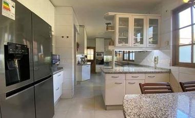 ARRIENDO AMPLIA CASA LOS TRAPENSES - ESTILO INGLES