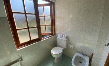 ARRIENDO AMPLIA CASA LOS TRAPENSES - ESTILO INGLES