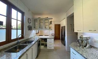 ARRIENDO AMPLIA CASA LOS TRAPENSES - ESTILO INGLES