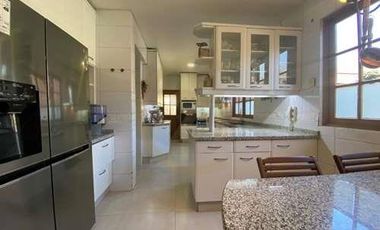 ARRIENDO AMPLIA CASA LOS TRAPENSES - ESTILO INGLES