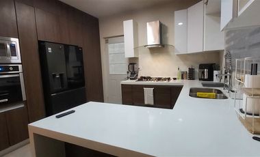 CASA EN VENTA EN CERRADAS LUMINA