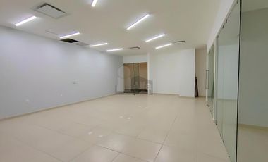 Oficina o de lujo en RENTA o VENTA en Distrito Piamonte, Querétaro acondicionada y con bodega