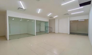 Oficina o de lujo en RENTA o VENTA en Distrito Piamonte, Querétaro acondicionada y con bodega