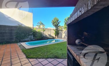 Casa en venta en San Pedro – 3 dormitorios, garaje, pileta y parrilla a metros de las Barrancas