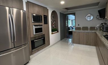 CASA EN VENTA EN LAS ÁGUILAS CALLE CERRADA