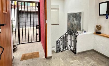 CASA EN VENTA EN LAS ÁGUILAS CALLE CERRADA