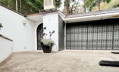 CASA EN VENTA EN LAS ÁGUILAS CALLE CERRADA