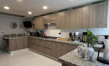 CASA EN VENTA EN LAS ÁGUILAS CALLE CERRADA