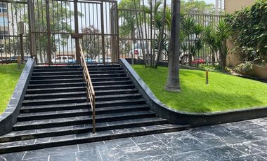 Se vende Departamento - primer piso en Velasco Astete ,  Surco