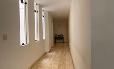 Se vende Departamento - primer piso en Velasco Astete ,  Surco