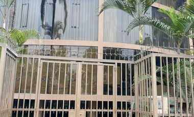 Se vende Departamento - primer piso en Velasco Astete ,  Surco