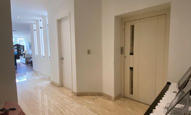 Se vende Departamento - primer piso en Velasco Astete ,  Surco