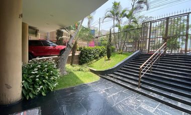 Se vende Departamento - primer piso en Velasco Astete ,  Surco