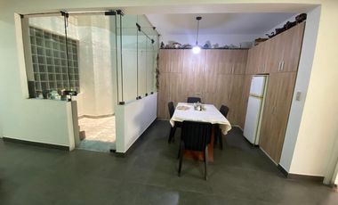 Se vende Departamento - primer piso en Velasco Astete ,  Surco