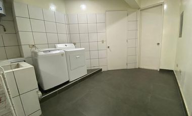 Se vende Departamento - primer piso en Velasco Astete ,  Surco