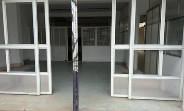 SE ALQUILA Gran Local Comercial en avenida principal 2500 m2 LOS OLIVOS