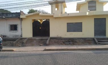 CASA CON LOCALES COMERCIALES, EN LA INDEPENDENCIA QUININDÉ