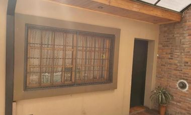 Casa en venta - 3 Dormitorios 2 Baños - Cochera - 150Mts2 - Versalles
