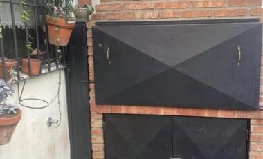 Casa en venta - 3 Dormitorios 2 Baños - Cochera - 150Mts2 - Versalles