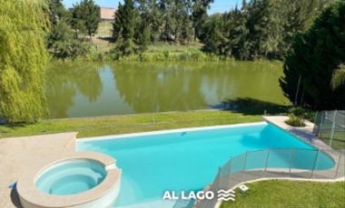 Casa sobre lote a la laguna en venta en Barrancas del Lago
