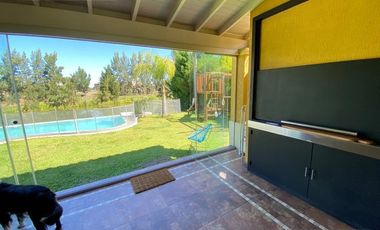 Casa sobre lote a la laguna en venta en Barrancas del Lago
