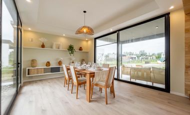 VENTA - Casa 3 Dormitorios con Pileta  - Barrio Puerto Roldán