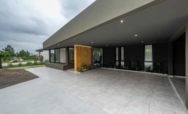 VENTA - Casa 3 Dormitorios con Pileta  - Barrio Puerto Roldán