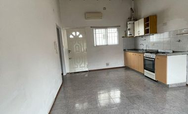 Departamento en  venta de 2 ambientes con patio - Wilde