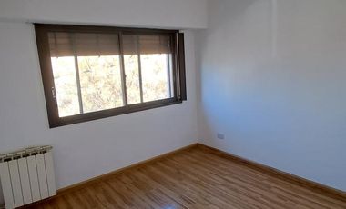 Casa en  ALQUILER 4 Dormitorios + escritorio, Zona CENTRO