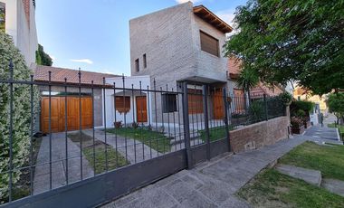 Casa en  ALQUILER 4 Dormitorios + escritorio, Zona CENTRO
