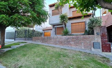 Casa en  ALQUILER 4 Dormitorios + escritorio, Zona CENTRO
