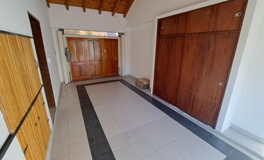Casa en  ALQUILER 4 Dormitorios + escritorio, Zona CENTRO