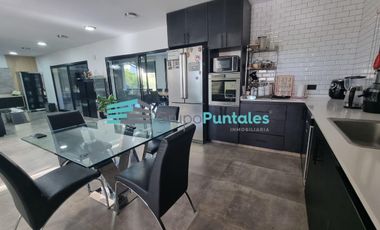 Hermosa Casa en Barrio Lagos de Canning con 5 dormitorios y piscina