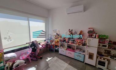 Hermosa Casa en Barrio Lagos de Canning con 5 dormitorios y piscina