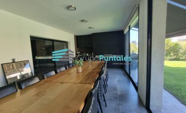 Hermosa Casa en Barrio Lagos de Canning con 5 dormitorios y piscina