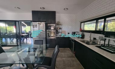 Hermosa Casa en Barrio Lagos de Canning con 5 dormitorios y piscina