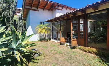 CASA EN VENTA EN EL CENTRO DE VALLE CON VISTA AL PUEBLO
