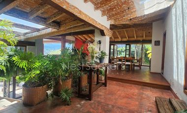 CASA EN VENTA EN EL CENTRO DE VALLE CON VISTA AL PUEBLO