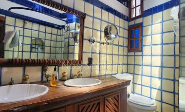 CASA EN VENTA EN EL CENTRO DE VALLE CON VISTA AL PUEBLO