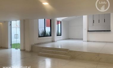 Residencia en Lomas de las Palmas UNA PLANTA