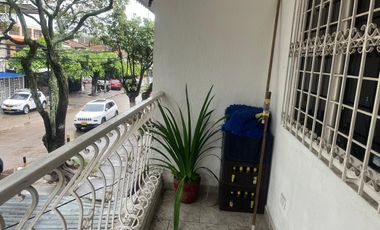 Apartamento En Venta Segundo Piso En La Galería Santa Elena.
