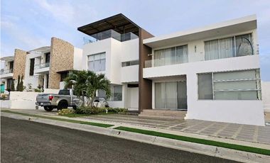Vendo Departamento, Urbanización Ciudad del Mar, 3 dormitorios.